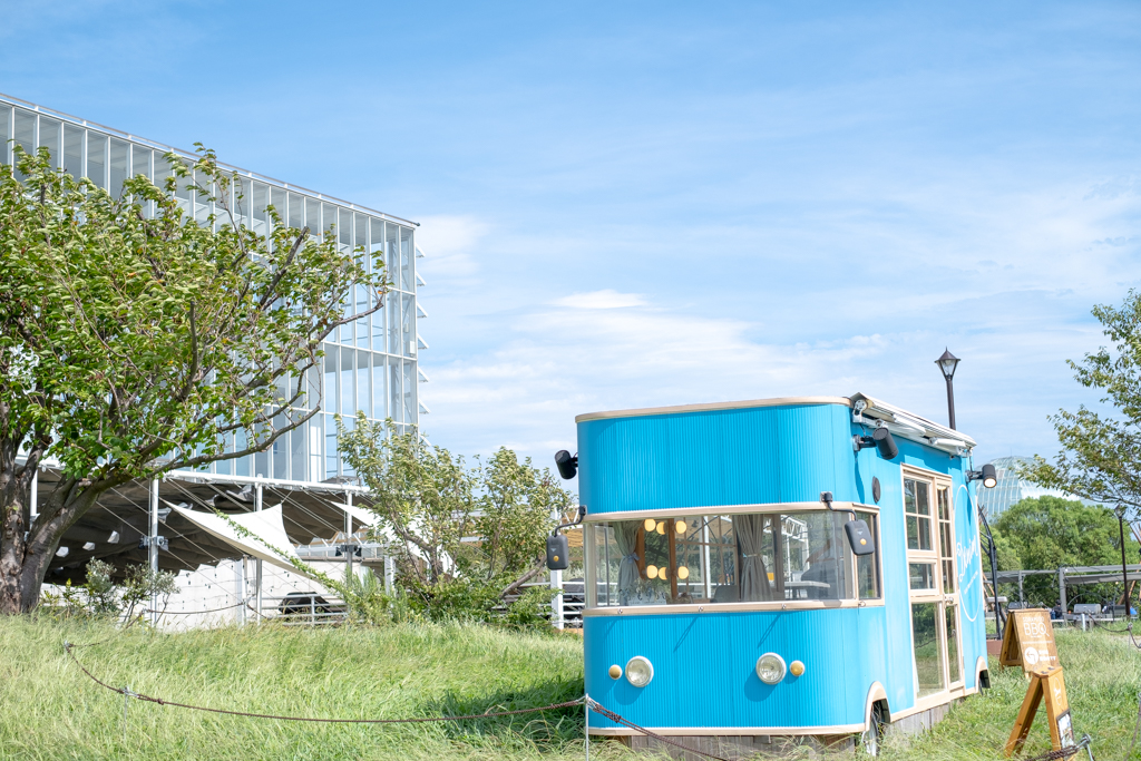 青い電車っぽいの